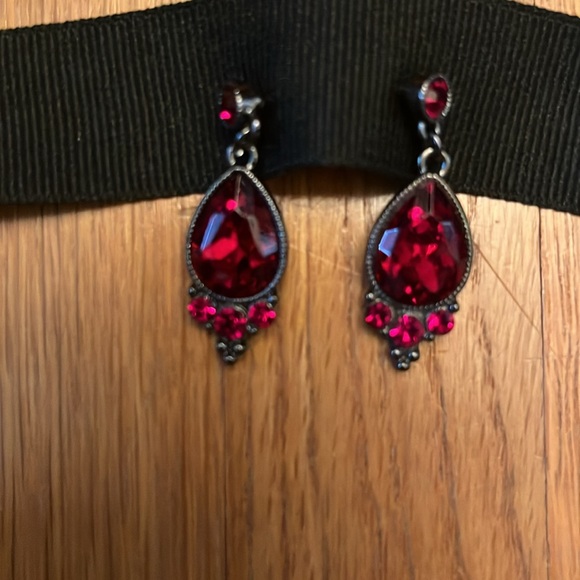 Vintage Red Stone Earrings - Picture 4 of 7